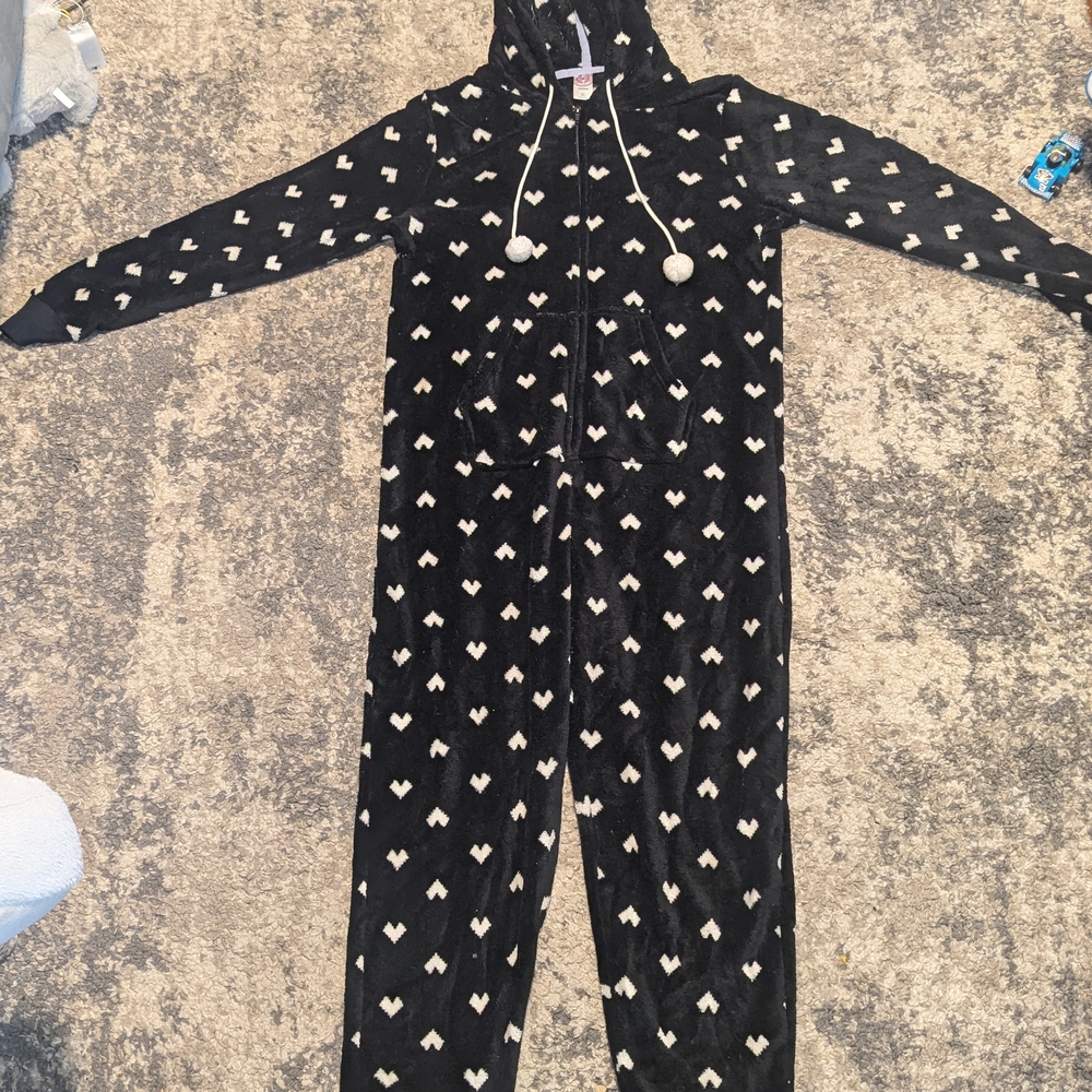 SO Black and White Heart Pattern Onesie with Hood